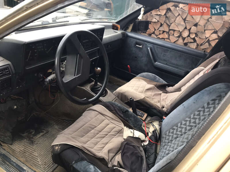 Седан Opel Rekord 1984 в Долині