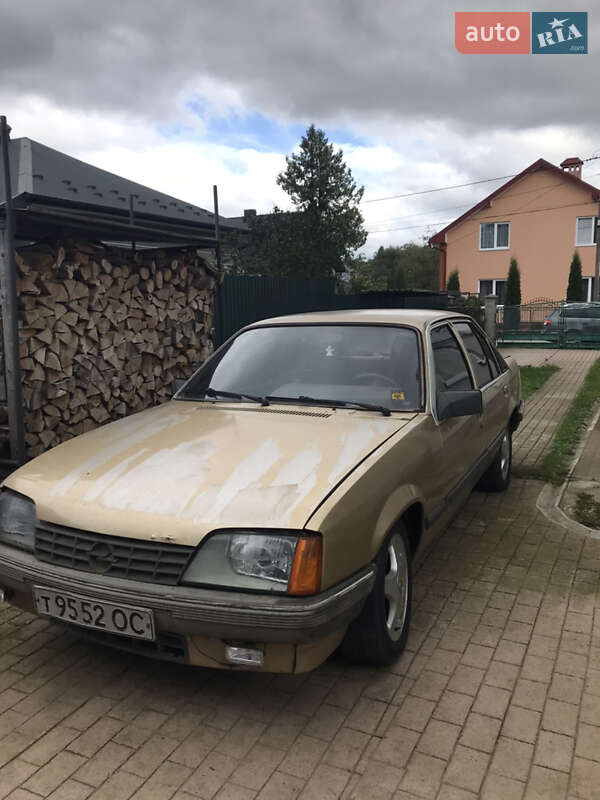 Седан Opel Rekord 1984 в Долині