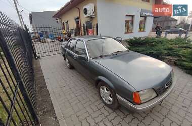 Седан Opel Rekord 1986 в Нововолинську