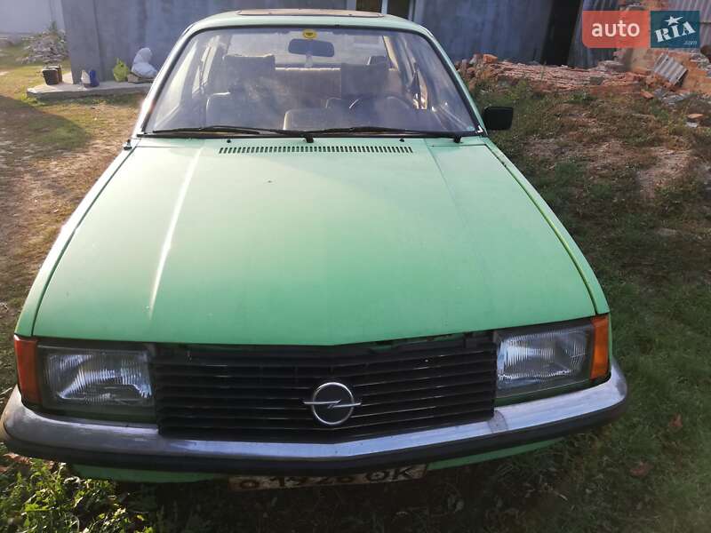 Седан Opel Rekord 1979 в Полтаві