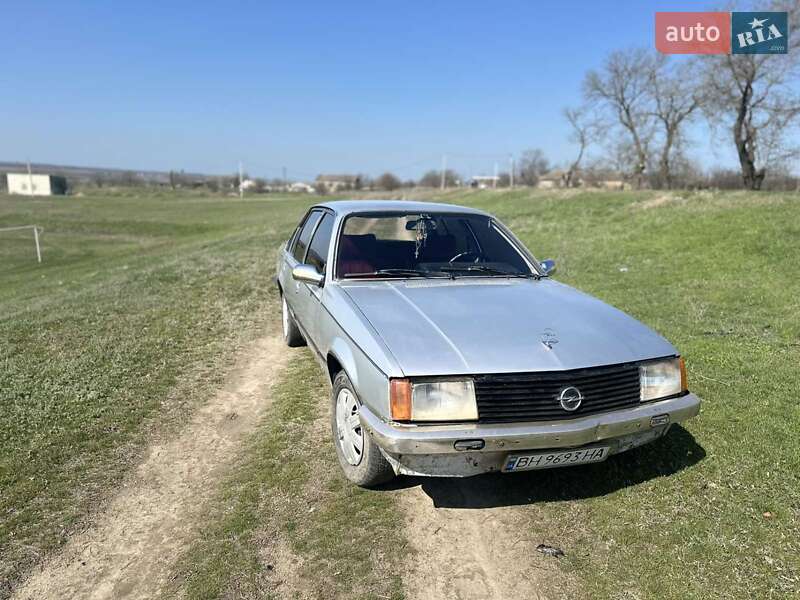 Седан Opel Rekord 1980 в Измаиле
