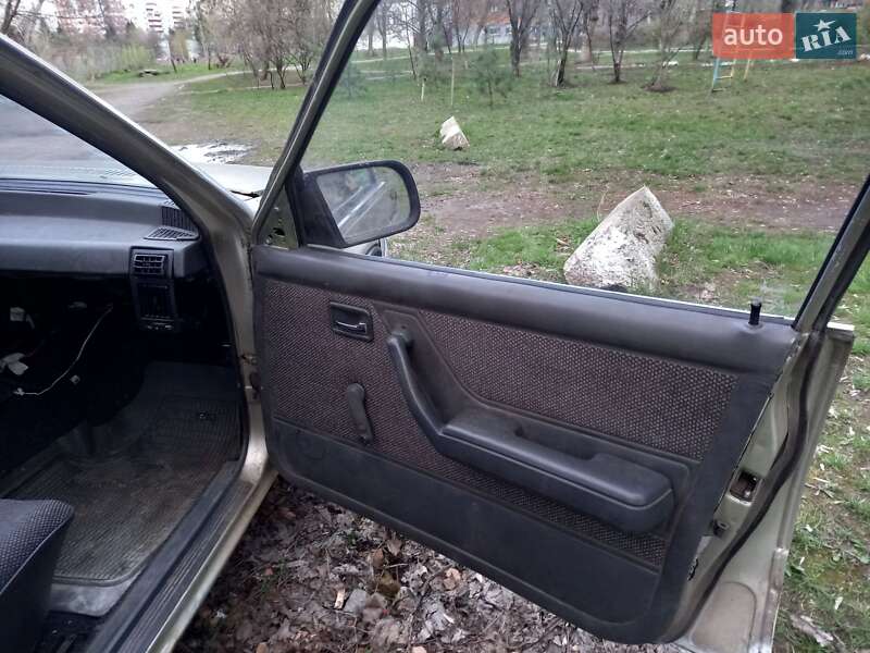 Седан Opel Rekord 1986 в Полтаві