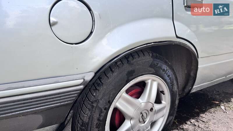 Седан Opel Rekord 1985 в Харкові