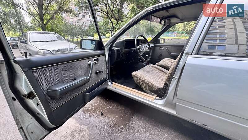 Седан Opel Rekord 1985 в Харкові