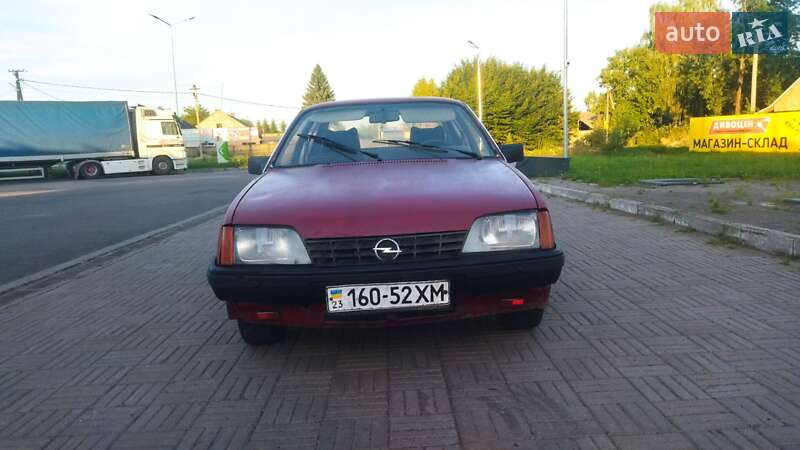 Седан Opel Rekord 1985 в Жидачове