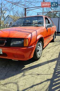 Седан Opel Rekord 1982 в Вознесенске