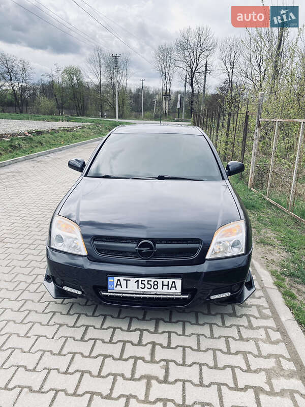 Хэтчбек Opel Signum 2004 в 