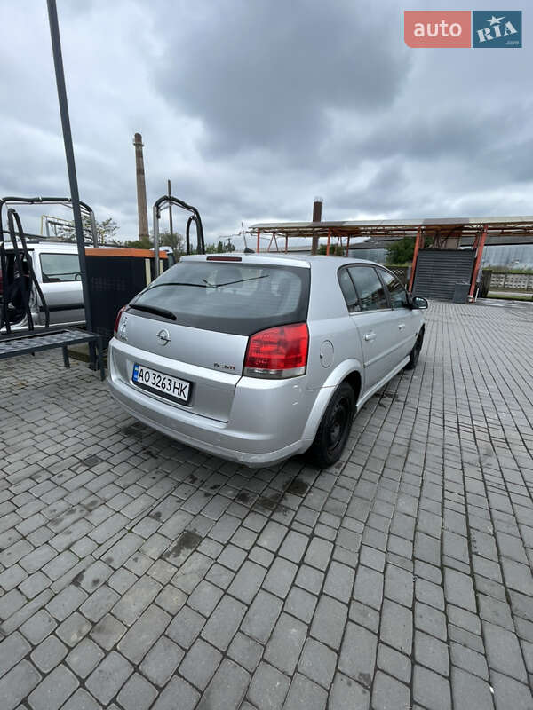 Хетчбек Opel Signum 2005 в Мукачевому