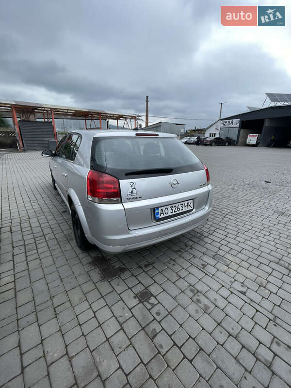 Хетчбек Opel Signum 2005 в Мукачевому