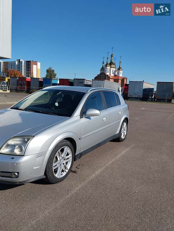 Opel Signum 2004