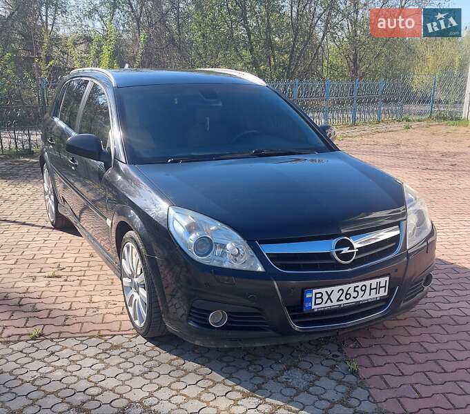 Хэтчбек Opel Signum 2006 в 