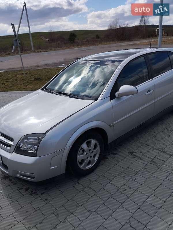 Хэтчбек Opel Signum 2003 в Мостиске
