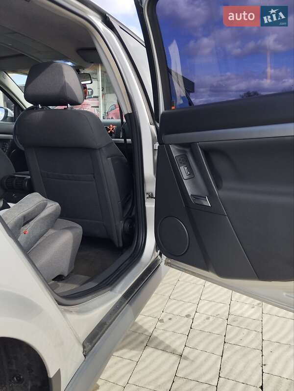 Хэтчбек Opel Signum 2003 в Мостиске