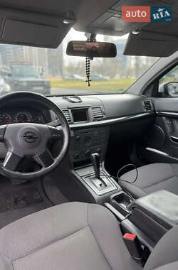 Хэтчбек Opel Signum 2004 в 