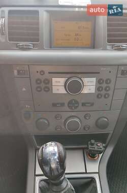 Хэтчбек Opel Signum 2006 в 