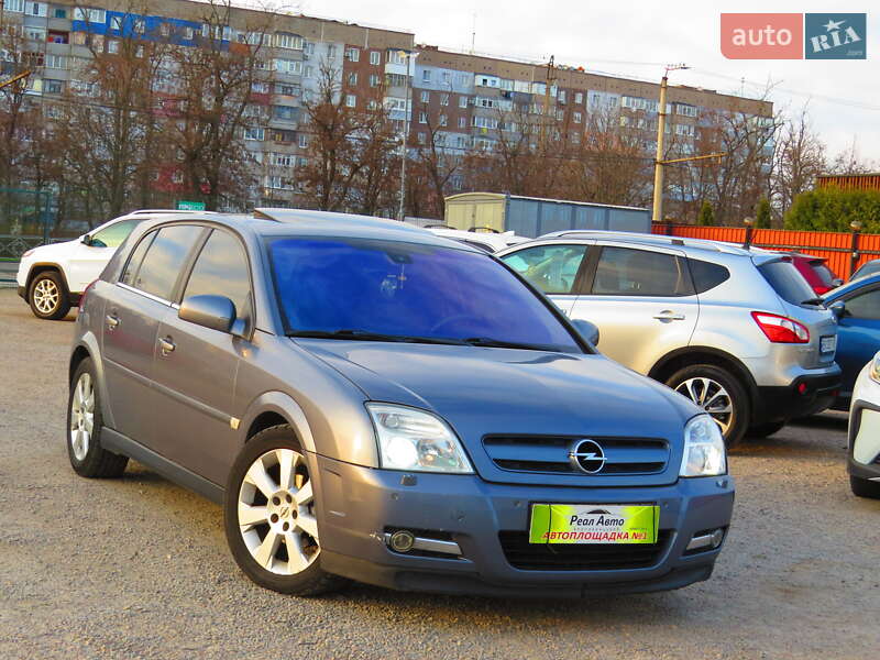 Opel Signum 2004