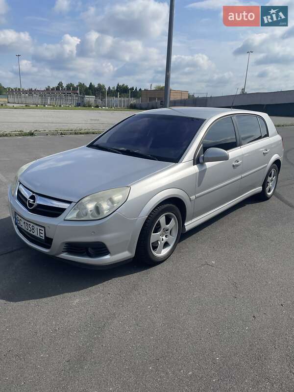 Хэтчбек Opel Signum 2008 в Львове