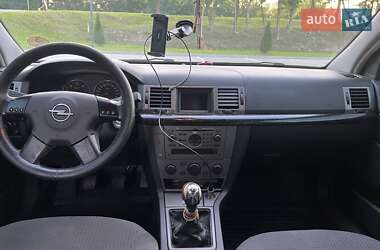 Хэтчбек Opel Signum 2003 в 