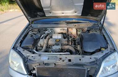 Хэтчбек Opel Signum 2003 в 