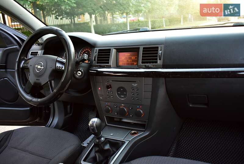 Хэтчбек Opel Signum 2003 в Киеве