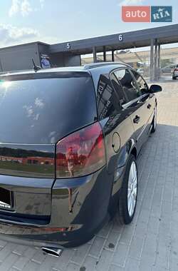 Хэтчбек Opel Signum 2004 в 