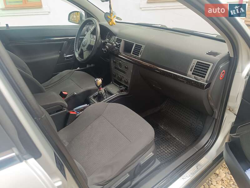 Хетчбек Opel Signum 2004 в Косові