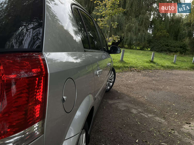 Хэтчбек Opel Signum 2003 в Ровно