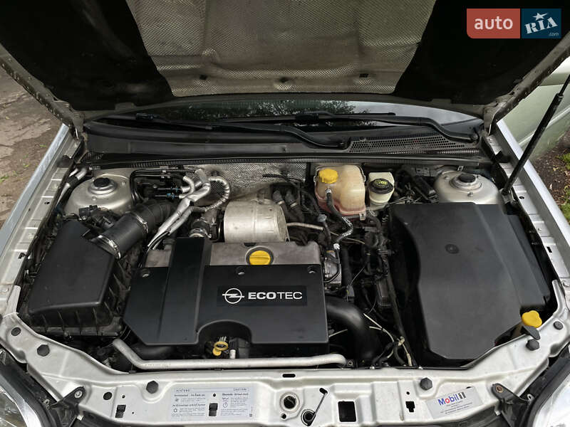 Хэтчбек Opel Signum 2003 в Ровно