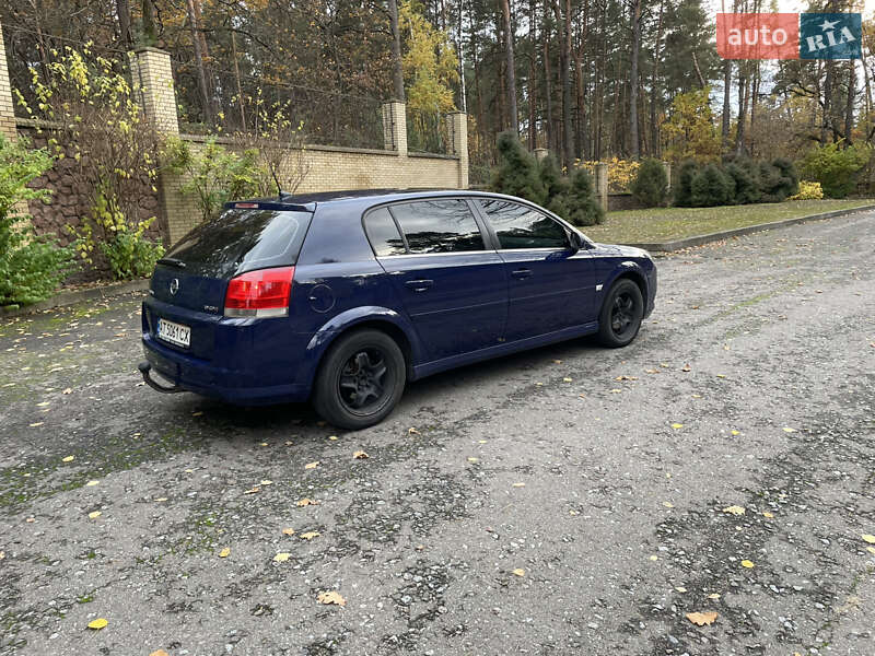 Хэтчбек Opel Signum 2006 в Обухове