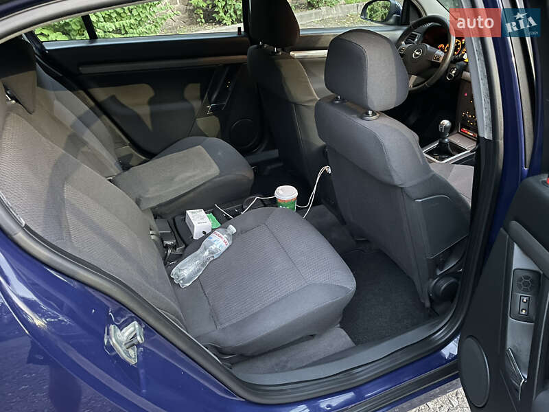 Хэтчбек Opel Signum 2006 в Обухове