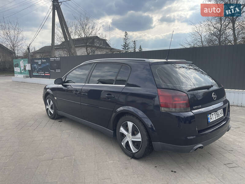 Хетчбек Opel Signum 2003 в Городенці