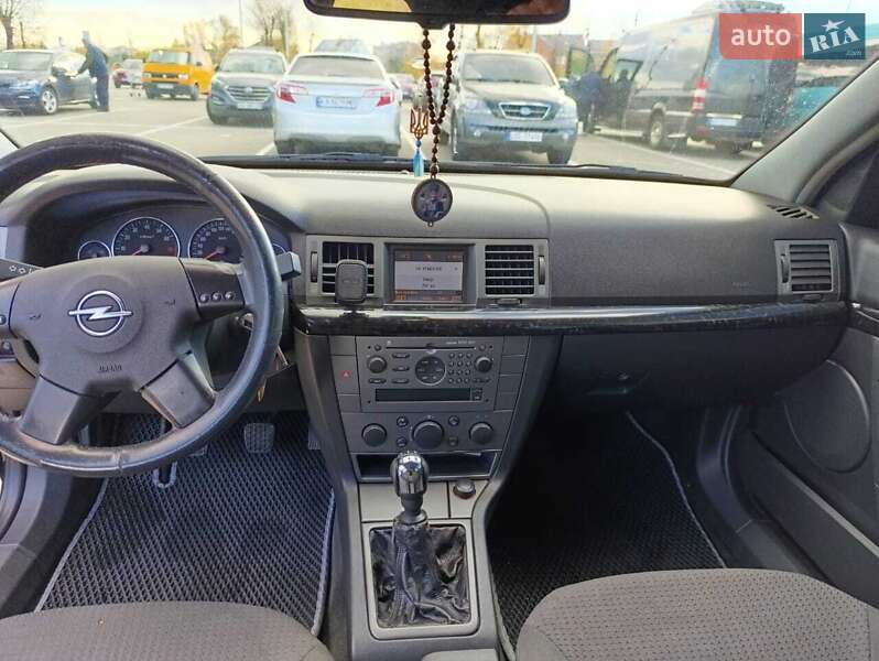 Хэтчбек Opel Signum 2003 в Вышгороде