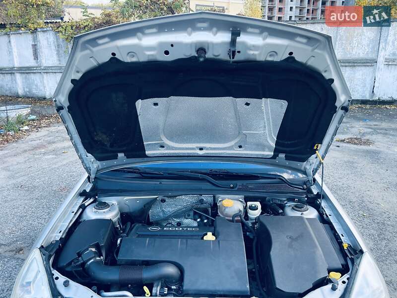 Хэтчбек Opel Signum 2006 в Киеве