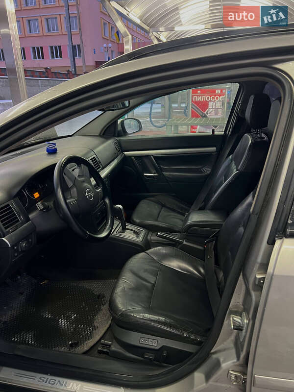 Хэтчбек Opel Signum 2003 в Ровно