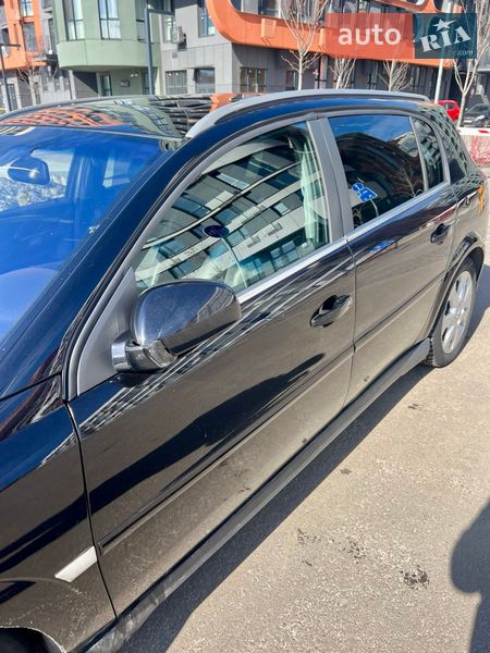 Хэтчбек Opel Signum 2004 в Киеве