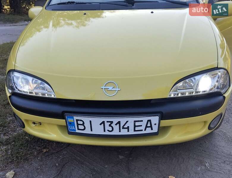 Купе Opel Tigra 1996 в Лубнах