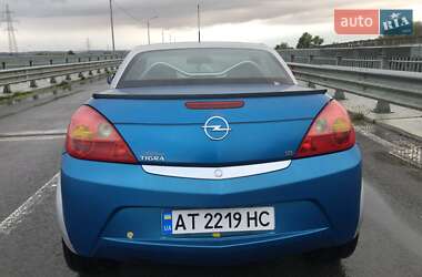 Кабриолет Opel Tigra 2004 в 