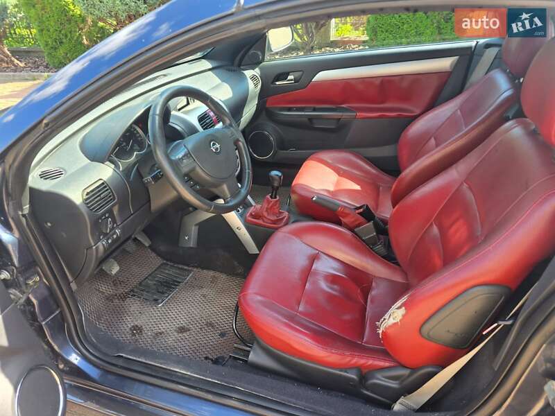 Кабриолет Opel Tigra 2006 в Косове