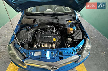 Кабриолет Opel Tigra 2005 в 