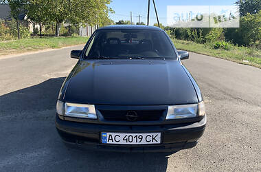 Седан Opel Vectra A 1993 в Володимир-Волинському