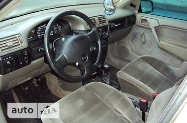 Седан Opel Vectra 1990 в 