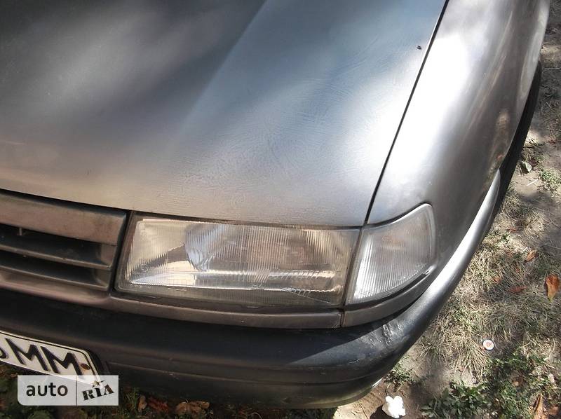 Седан Opel Vectra 1989 в Киеве