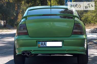 Хэтчбек Opel Vectra 1996 в 