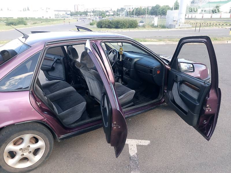 Седан Opel Vectra 1990 в Кривому Розі