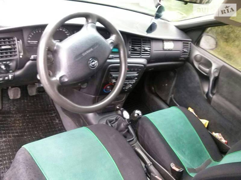 Седан Opel Vectra 1998 в Сокалі