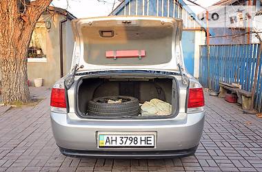 Седан Opel Vectra 2004 в Мариуполе