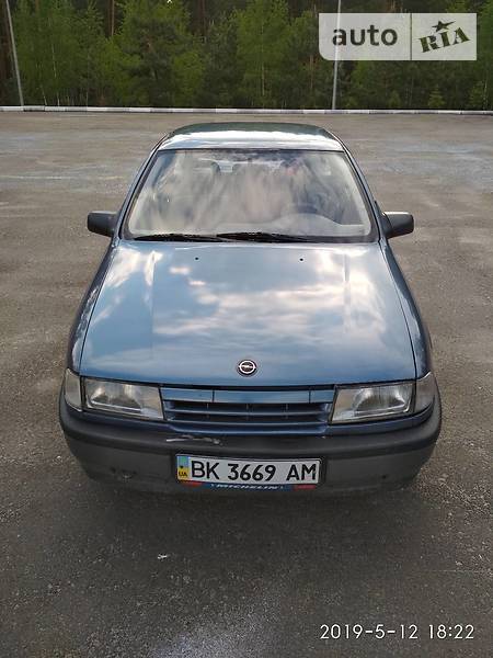 Хэтчбек Opel Vectra 1989 в Рокитном