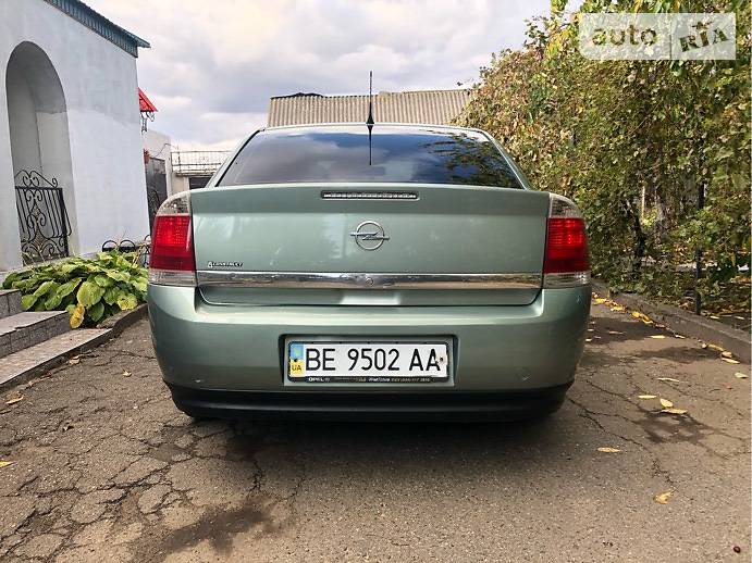 Седан Opel Vectra 2004 в Врадиевке