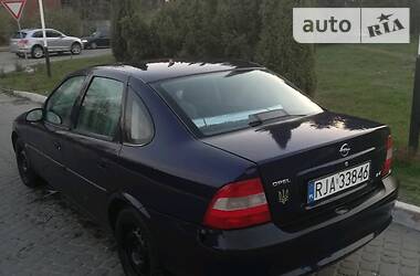 Седан Opel Vectra 1998 в Івано-Франківську