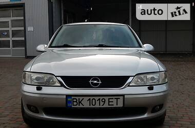 Седан Opel Vectra 2002 в Сарнах